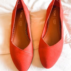 Bright red Toms flats! Size 8.